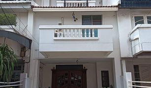 4 Bedrooms Townhouse for sale in Lat Yao, Bangkok 