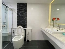 4 Bedroom House for sale at Preecha Romklao, Saen Saep