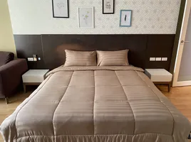 1 Schlafzimmer Appartement zu vermieten im Nantiruj Tower, Khlong Toei