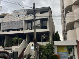 6 спален Дом for sale in Бангкок, Khlong Tan Nuea, Щаттхана, Бангкок