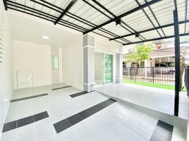 3 Bedroom Townhouse for sale at Pruksa Ville 28 Wongwaen-Rattanathibet, Sao Thong Hin