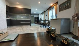 3 Bedrooms Condo for sale in Si Lom, Bangkok Sathorn House