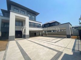 7 Bedroom Villa for sale at Chip Mong Land Landmark 60M, Cheung Aek