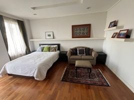3 Bedroom Apartment for sale at Narathorn Place, Thung Mahamek, Sathon, Bangkok