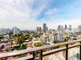 2 спален Кондо в аренду в Royce Private Residences, Khlong Toei Nuea