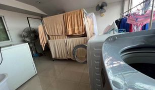 Thung Song Hong, ဘန်ကောက် တွင် 9 အိပ်ခန်းများ တိုက်တန်း ရောင်းရန်အတွက်