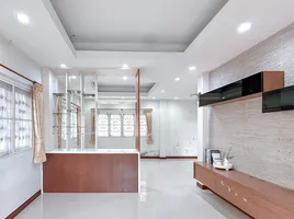 3 спален Дом на продажу в Royal Park Ville Suwinthawong 44, Lam Phak Chi