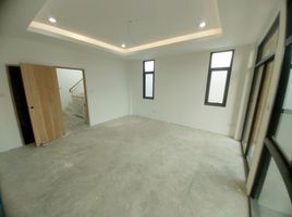 4 Bedroom House for sale at Modern Life HOME @ Sutthisan, Sam Sen Nok, Huai Khwang