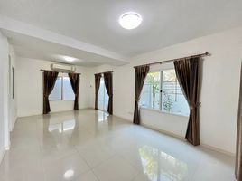 3 Schlafzimmer Haus zu vermieten im Chaiyapruek Ramindra-Phrayasurain, Bang Chan