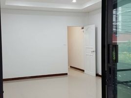 2 Bedroom Townhouse for sale in Mueang Nonthaburi, Nonthaburi, Bang Khen, Mueang Nonthaburi