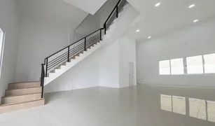 Таунхаус, 4 спальни на продажу в Lat Phrao, Бангкок 