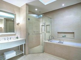 1 Bedroom Condo for rent at Oriental Residence Bangkok, Lumphini