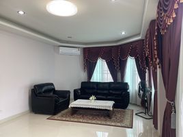 6 Bedroom House for rent at Thanaporn Park Home 5, San Pa Pao