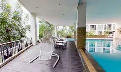 Фото 3 of the Communal Pool at Prime Mansion Promsri