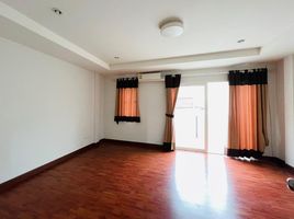 3 Bedroom Townhouse for sale at Supalai Ville Thepprasit 8, Nong Prue