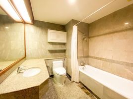 2 спален Кондо в аренду в Asoke Place, Khlong Toei Nuea