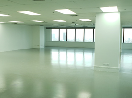 370.01 m² Office for rent at Charn Issara Tower 2, Bang Kapi