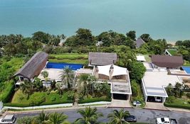 4 bedroom Villa for sale in Phuket, Thailand