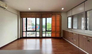 3 Bedrooms Townhouse for sale in Bang Na, Bangkok Baan Klang Krung Office Park Bangna