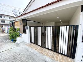 2 Bedroom Townhouse for sale in The Chilled Shopping Mall, Nong Prue, Nong Prue