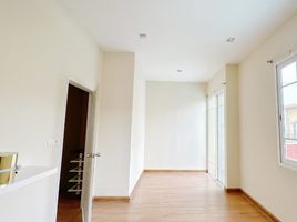 4 Bedroom Townhouse for sale at Golden Town Suksawat Buddha, Bang Pakok, Rat Burana, Bangkok