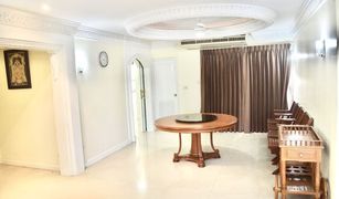 3 Bedrooms Condo for sale in Bang Lamphu Lang, Bangkok Saichol Mansion
