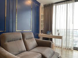 1 Bedroom Condo for rent at Oka Haus, Khlong Tan