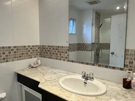2 Schlafzimmer Wohnung zu vermieten im Baan Sansaran Condo, Nong Kae