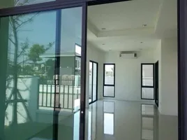 3 Schlafzimmer Haus zu verkaufen im Aura Ramkhamhaeng 94, Saphan Sung, Saphan Sung