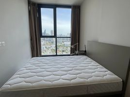 1 Schlafzimmer Appartement zu vermieten im Oka Haus, Khlong Tan