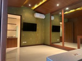 5 Schlafzimmer Villa zu verkaufen im Baan Suan Neramit 5, Si Sunthon