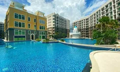 Фото 2 of the Communal Pool at Arcadia Beach Continental