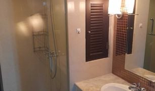 2 Bedrooms Condo for sale in Khlong Toei, Bangkok Lake Green Condominium