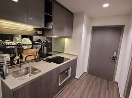 2 Schlafzimmer Appartement zu vermieten im Ideo Sathorn Wongwianyai, Khlong Ton Sai