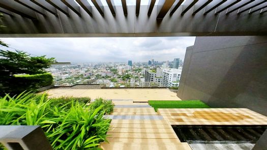 3D视图 of the Communal Garden Area at Centric Ari Station