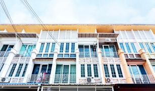 5 Schlafzimmern Reihenhaus zu verkaufen in Bang Kruai, Nonthaburi Golden Town Pinklao - Charansanitwong
