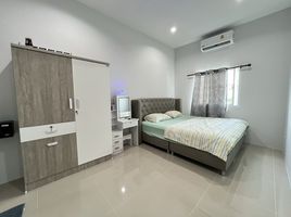 2 Schlafzimmer Reihenhaus zu vermieten im The Rich Villas @ Bang Khonthi, Rawai, Phuket Town, Phuket, Thailand
