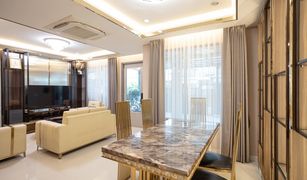 6 Bedrooms House for sale in Don Mueang, Bangkok Passorn Songprapa