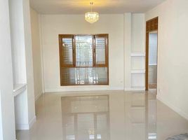 3 Bedroom Townhouse for sale at Wararak Village Rangsit - Nakhon Nayok Road, Khlong Sam, Khlong Luang