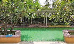 写真 2 of the Communal Pool at Villa Sathorn