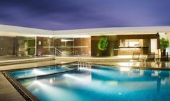 图片 3 of the Communal Pool at Oakwood Residence Thonglor