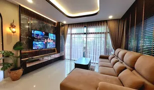 Дом, 4 спальни на продажу в Khlong Song Ton Nun, Бангкок Grand Britania Rama 9 - Krungthep Kreetha