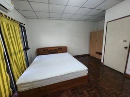 2 спален Таунхаус на продажу в Chokchai Panchasarp, Min Buri