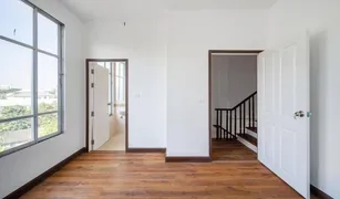 3 Bedrooms Townhouse for sale in Lat Yao, Bangkok Baan Klang Muang Monte-Carlo