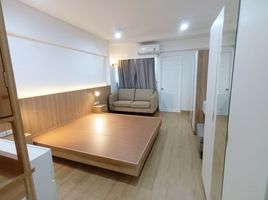 2 Schlafzimmer Wohnung zu verkaufen im J.C. Tower Inthamara, Sam Sen Nai