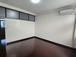 3 Bedroom Townhouse for rent at Nakornthai, Chong Nonsi