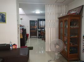 2 Schlafzimmer Reihenhaus zu verkaufen im Baan Thanda, Phraeksa Mai