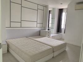 4 Schlafzimmer Appartement zu vermieten im D.S. Tower 1 Sukhumvit 33, Khlong Tan Nuea