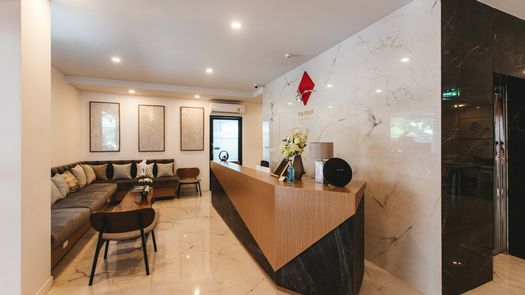 사진들 1 of the Rezeption / Lobby at The Proud Condominium