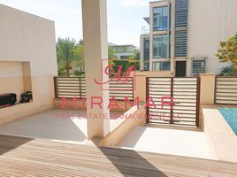 5 बेडरूम विला for sale at Beach Villas, Al Zeina, अल राहा बीच